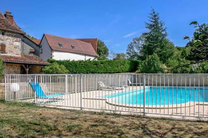 Location de vacances pour 6 personnes, avec piscine à Saint-Jean-Lagineste