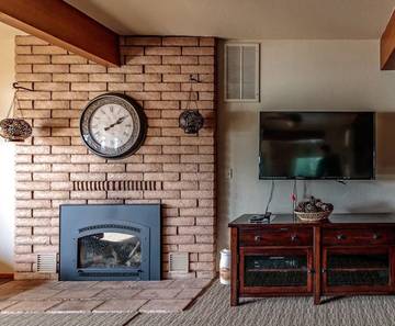 Log Cabin for 15 Guests in Bass Lake, Madera County, Picture 2