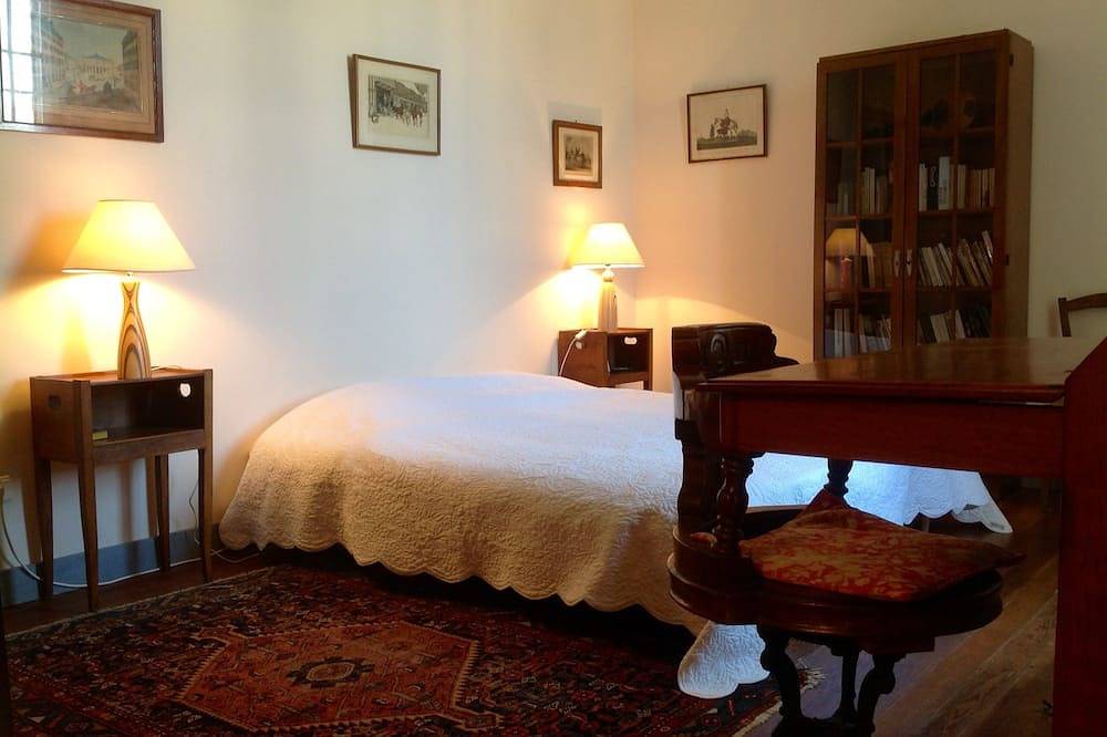 Chambre d'hôtes dans manoir de charme. Une suite familiale (2ch+1sdb), 3ch + sb in Bouglon, Région de Marmande