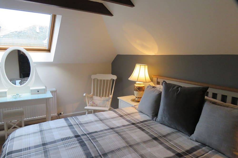 Cottage Located In A Stunning South Facing Two Acre Private Garden Setting in Melrose, Scottish Borders