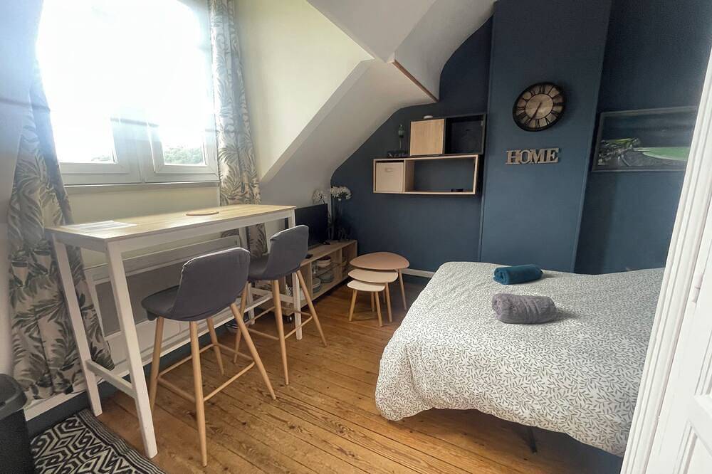 Apartamento entero, !!!Estudio a menos de 50 metros del mar !!!28 € / noche y 35 € / verano para 2 personas in Veulettes-sur-Mer, Región de Dieppe