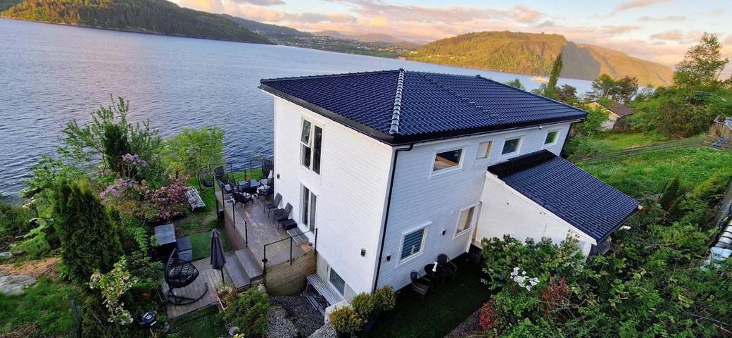 Ferienwohnung für 3 Personen, mit Terrasse und Garten sowie Seeblick und Ausblick in Bergen - 2