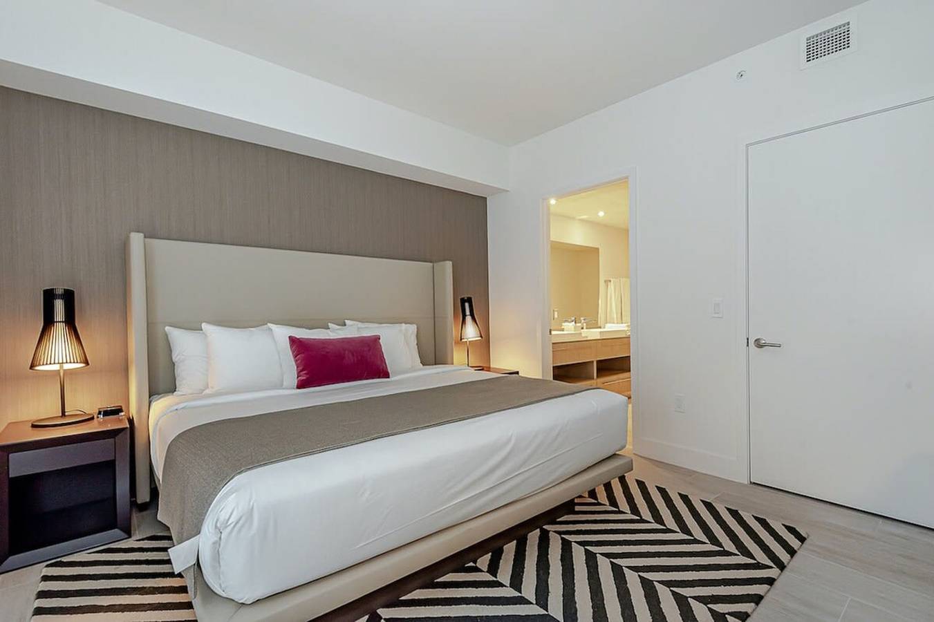 Apartamento entero, Wrap Around Balcony 2Br Amazing Views Pools in Hollywood Beach (FL), Hollywood (Florida)