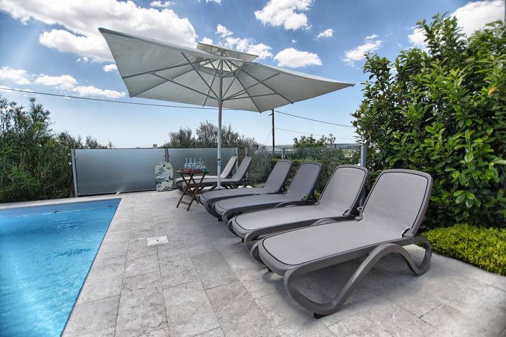 Ferienhaus für 6 Personen, mit Balkon/Terrasse und Pool