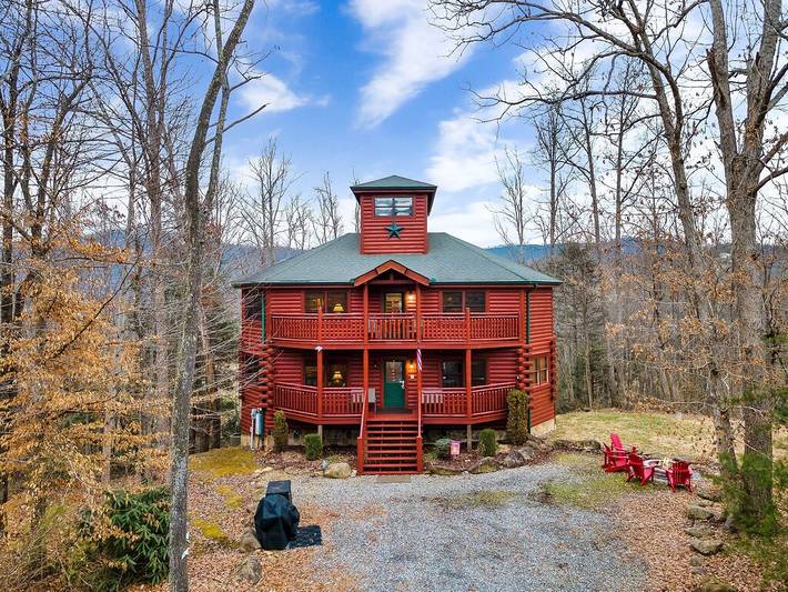 Vacation rental for 14 people, with hot tub and yard in Cosby (TN)