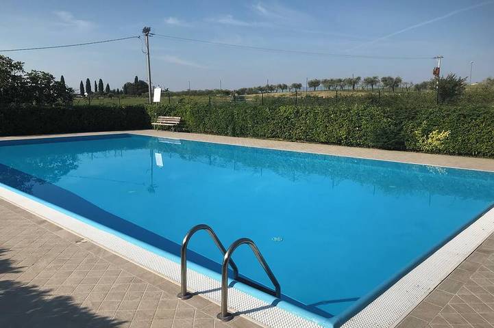 Villa für 4 Personen, mit Garten und Terrasse sowie Pool, mit Haustier am Gardasee