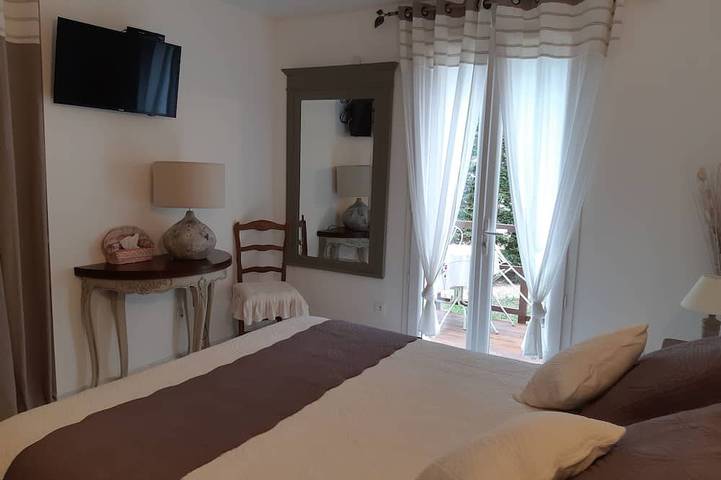 Location de vacances pour 6 personnes, avec jardin et jacuzzi à Belcodène - 3