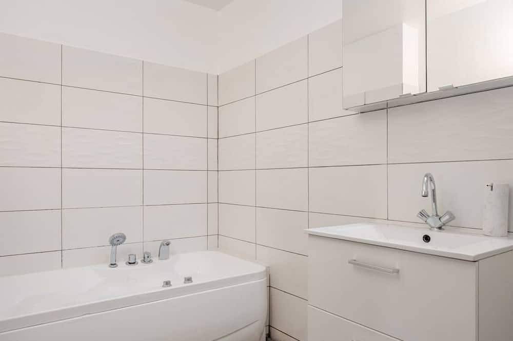 Entire apartment, Apartment Bonaparte Spa & terrace in Évry-Courcouronnes, Essonne