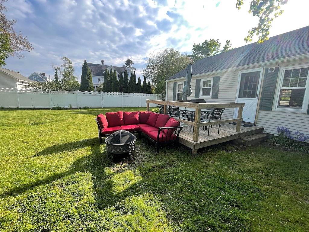 Pier Cottage .5 Mile from the Beach, Includes 2 Beach Passes! in Narragansett Pier, Narragansett