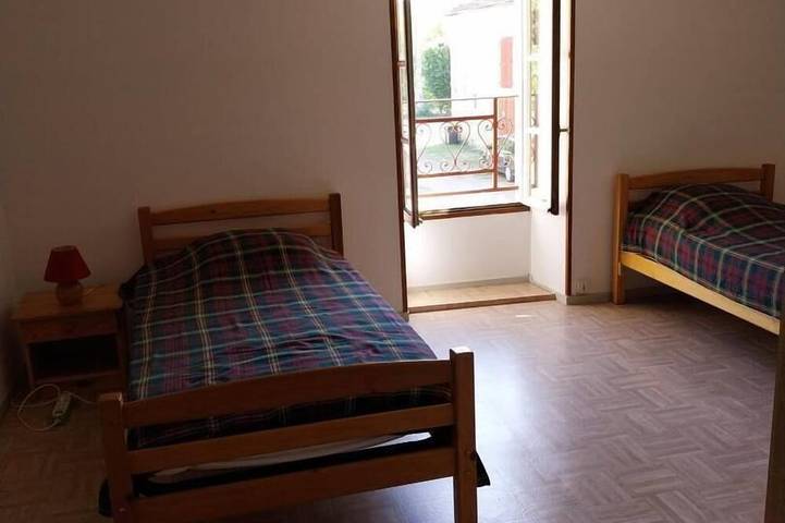 Location de vacances pour 6 personnes, avec jardin à Valdivienne - 4