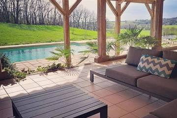 Gîte pour 8 personnes, avec jardin et terrasse à Paulhiac