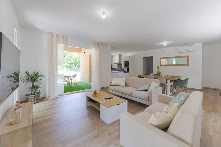 Location de vacances pour 6 personnes, avec jardin ainsi que terrasse et piscine à Berrias-et-Casteljau - 3