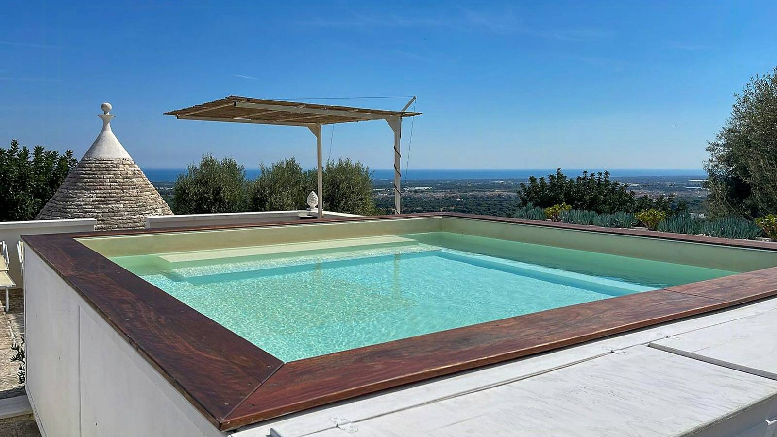 Trulli parmi les oliviers centenaires avec piscine vue mer in Fasano, Salento