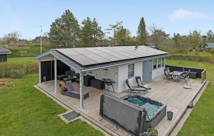 Ferieudlejning for 4 personer, med Terrasse i Øster Hurup