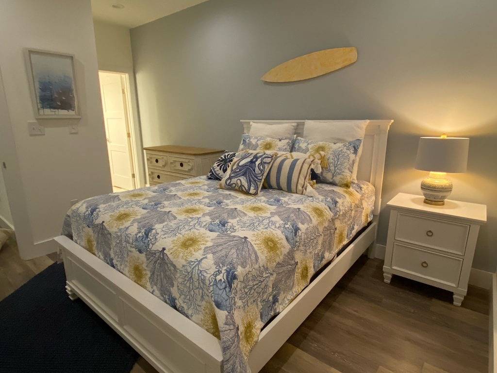 New 5 bedroom & 6 bathroom waterfront home on canal with pool close to beach! in Fenwick Island, Sussex County (Delaware)