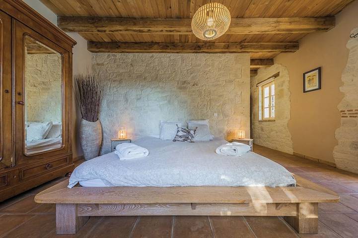 Location de vacances pour 8 personnes, avec terrasse et jardin à Tour-de-Faure - 4