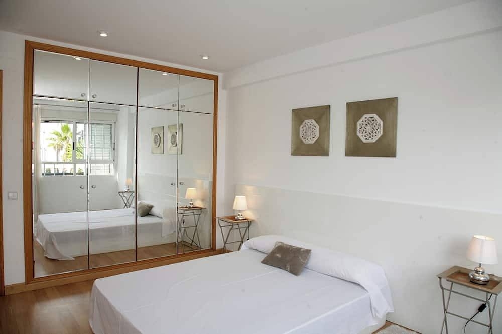 Malvabeach Family House, on the beach of Valencia in Playa de la Malvarrosa, Valencia