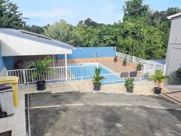 Cottage pour 8 personnes, avec piscine à Saint-Esprit (homonymie)