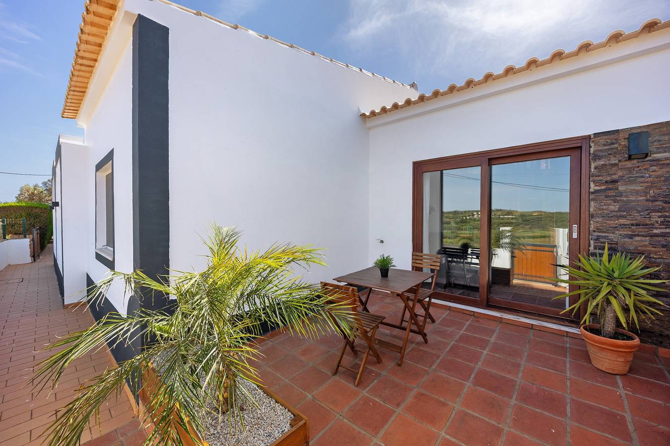 Villa Fun Ride Surf School avec piscine et jardin partagés in Raposeira, Vila do Bispo