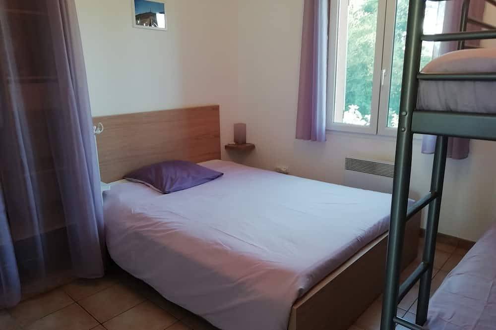 Entire apartment, Clos des Plumbagos, between Avignon and the Ventoux in Monteux, Vaucluse