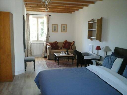 Location de vacances pour 3 personnes, avec terrasse ainsi que jardin et vue à Saint-Hippolyte-le-Graveyron - 2