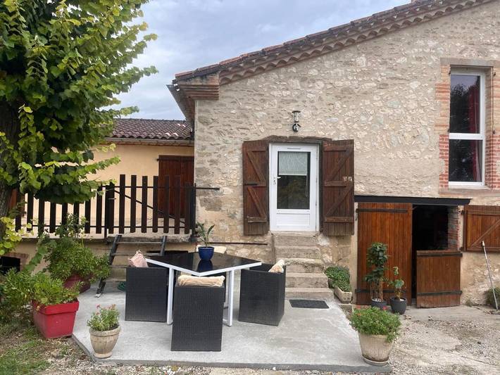 Gîte pour 5 personnes, avec Terrasse ainsi que Jardin et Vue à Lautrec