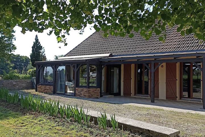 Gîte pour 6 personnes, avec jardin à Oussières