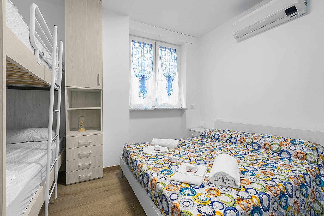 Apartamento entero, Merlo A - Town Center & Private Parking in Ceriale, Riviera di Ponente