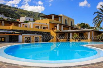 Hôtel pour 2 personnes, avec jardin ainsi que piscine et vue à Santa Marina Salina