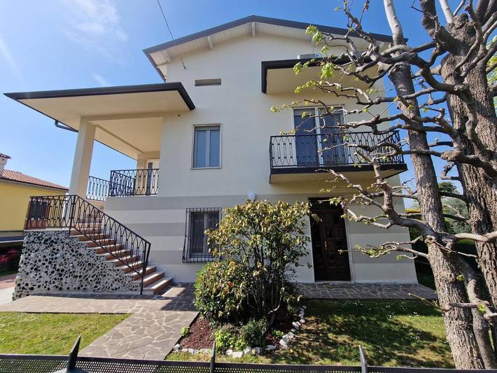 Casa vacanza per 3 persone, con Balcone e Giardino a Adro