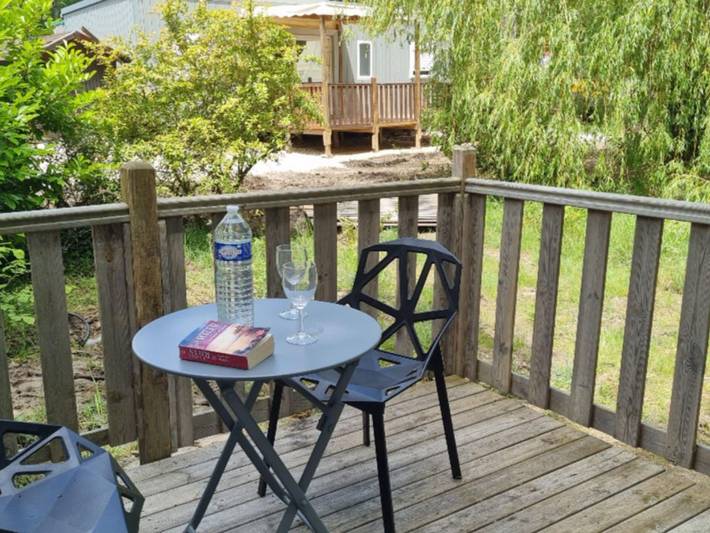 Camping pour 4 personnes, avec terrasse dans Loiret