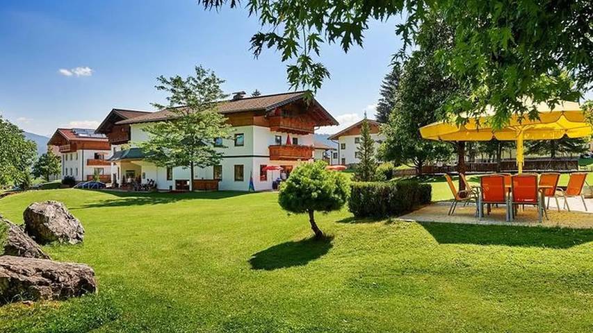 Ferienwohnung für 4 Personen, mit Balkon und Garten sowie Sauna in Flachau