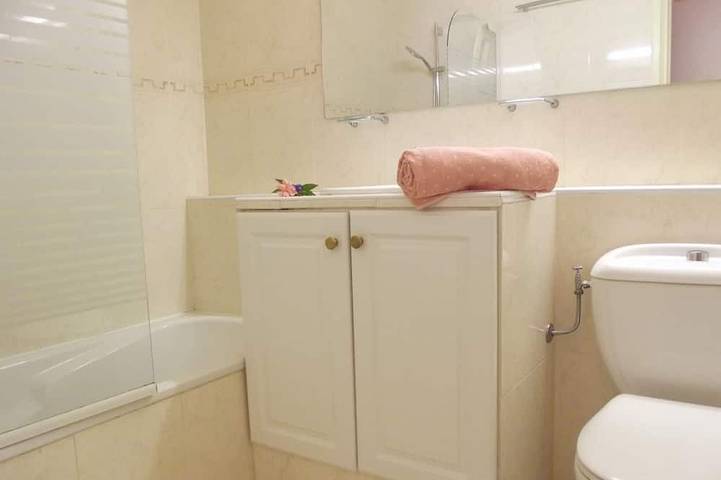 Gîte pour 3 personnes, avec jardin ainsi que piscine et jacuzzi, animaux acceptés dans Parc de Vaugrenier - 4