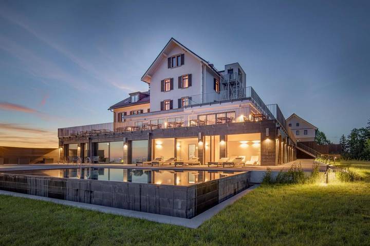 Hotel für 2 Personen, mit Terrasse und Whirlpool sowie Pool und Sauna in Schliengen