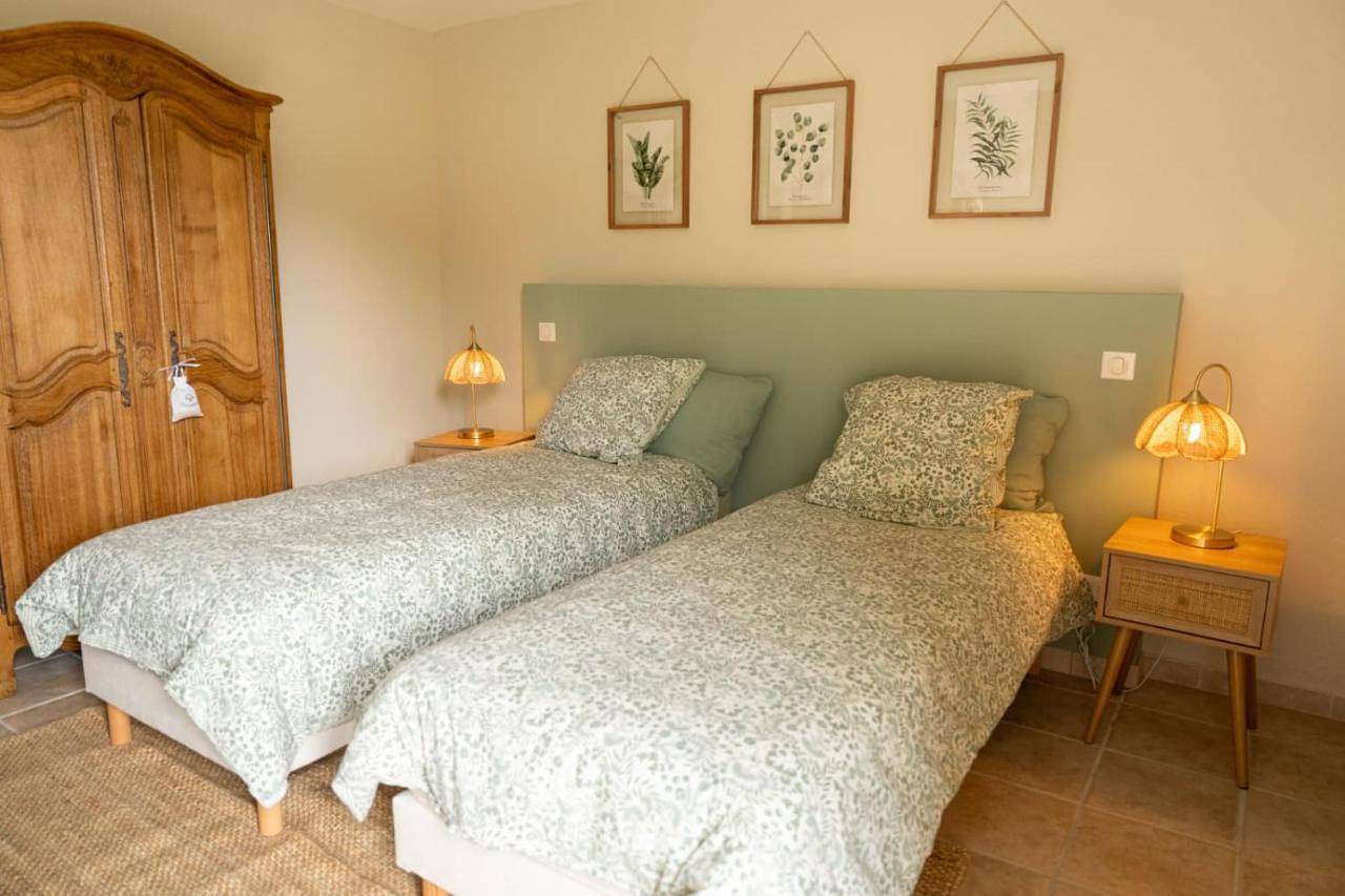 Double Room with Garden View in Aurons, Région d'Aix-en-Provence