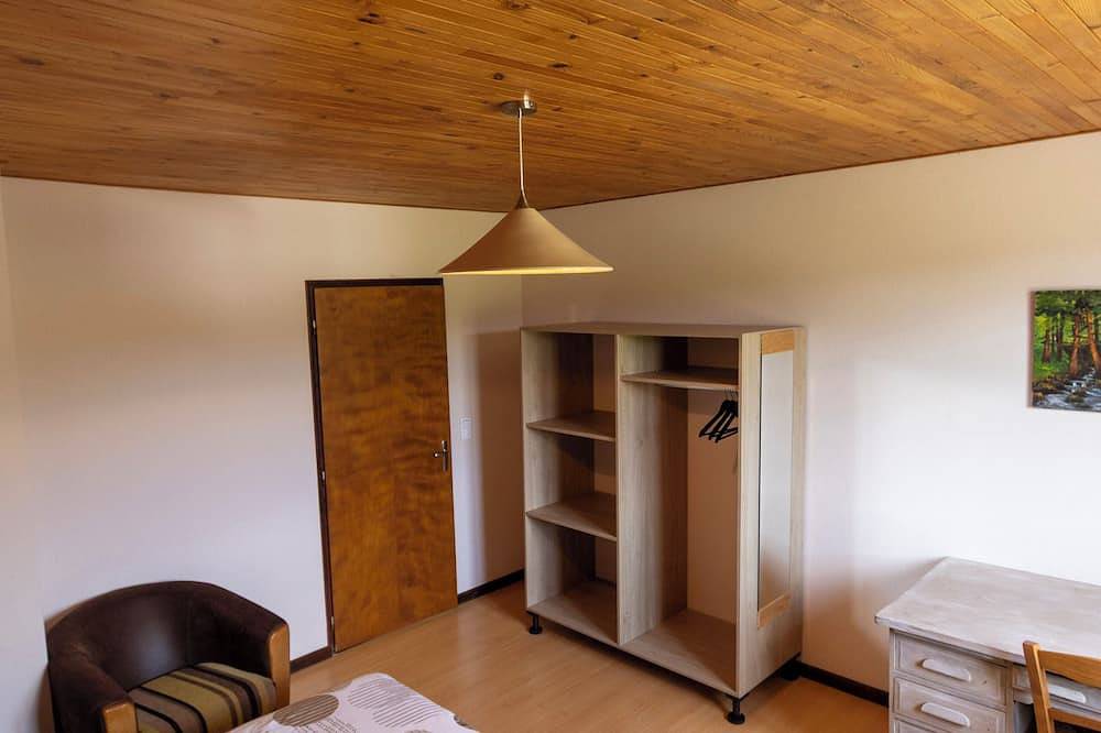 Gîte \"La Partie de Bise\", Le Barboux, sleeps 12 in Le Barboux, Jura Francais