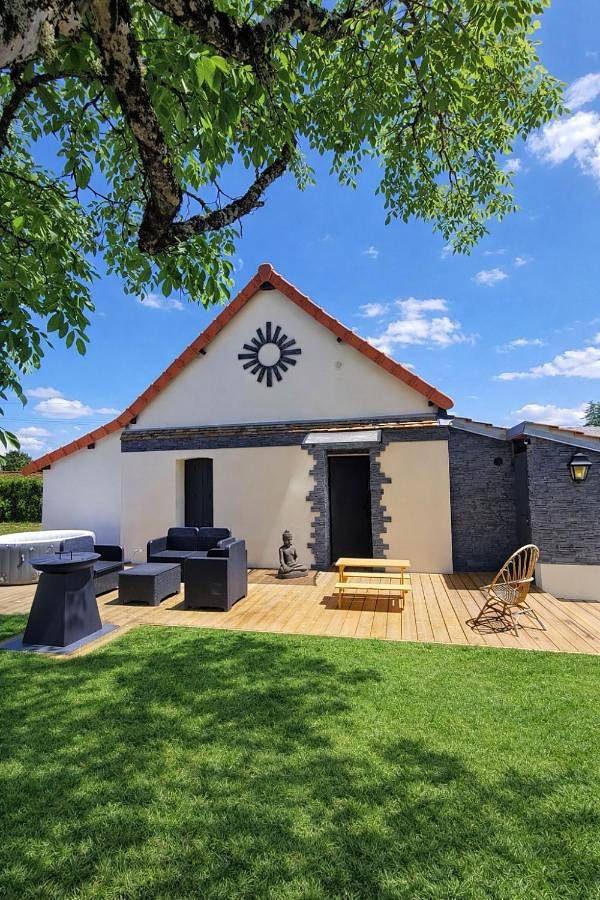 La Demeure du Faon en cœur de Sologne 10mn Lamotte-Beuvron, gîte de charme avec jacuzzi et piscine , proche Center Parc Beauval Châteaux de la Loire Orléans in Chaon, Sologne
