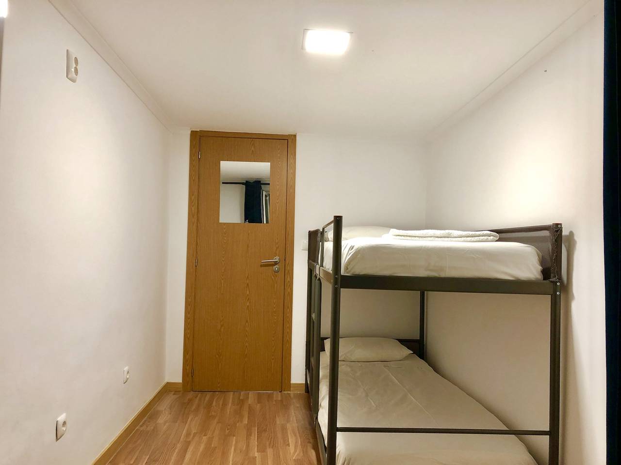 4Privates Schlafzimmer mit Stadtblick in der Innenstadt von Lissabon in Misericórdia, Lissabon