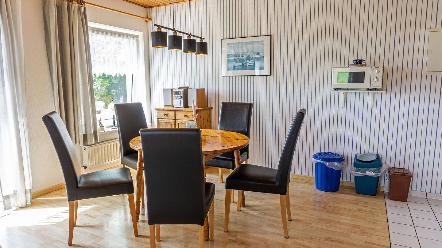 Ganze Wohnung, Ferienwohnung auf dem Ferienhof Nickelswarft 2 in Poppenbüll für 2-6 Personen in Poppenbüll, Eiderstedt