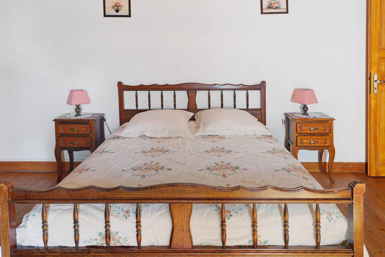 Chambre d’hôtes « La Glycine » avec terrasse et jardin partagés, Wi-Fi in Antezant-la-Chapelle, Région de Saint-Jean-d'Angély