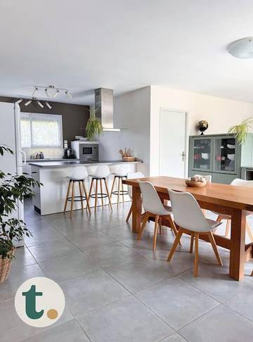 Gîte pour 8 personnes, avec jardin et terrasse à Mesnard-la-Barotière