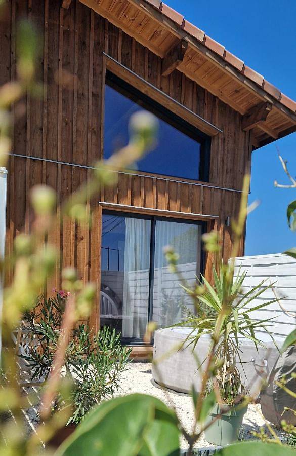 Cottage pour 2 personnes, avec jardin et jacuzzi à Saint-Yaguen