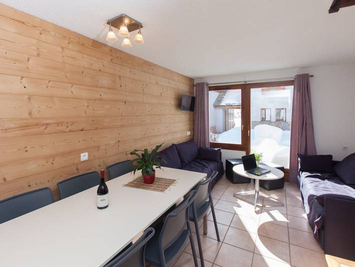 Appartement entier, Chalet rénové avec terrasse, accès aux pistes et Wi-Fi gratuit in La Salle-les-Alpes, Serre Chevalier