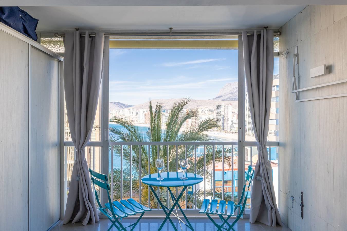 Studio entier, Studio "Casita Bonita" avec vue sur la mer, piscine partagée et climatisation in Benidorm, Costa Blanca