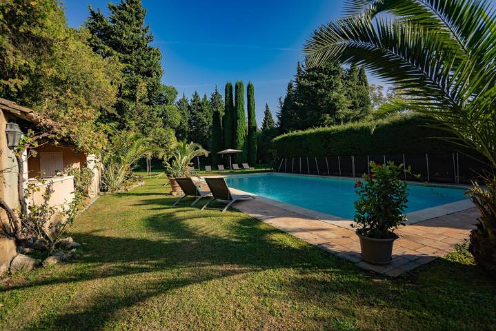 Villa pour 15 personnes, avec piscine et terrasse dans les Bouches-du-Rhône - 2