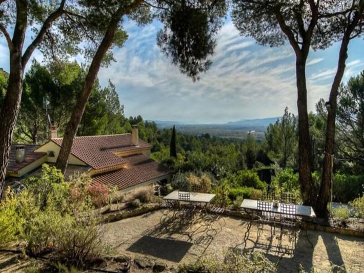 Gîte pour 12 personnes, avec jardin et piscine à Mérindol - 2