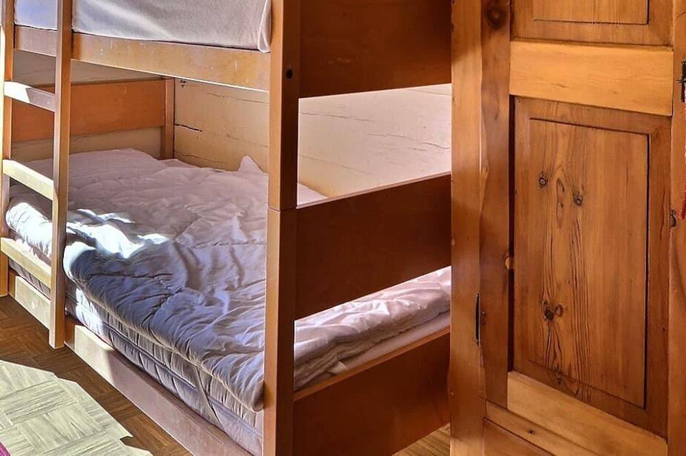 Ganze Wohnung, Sehr einfache Wohnung für 4 Personen, Küche mit Essecke, kleines Wohnzimmer mit 2 Betten, 1 Etagenbe in Grimentz, Anniviers