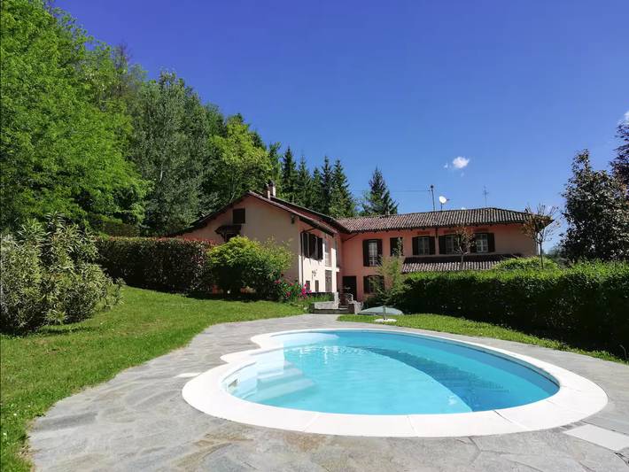 Ferienwohnung für 4 Personen, mit Garten und Pool sowie Ausblick, mit Haustier