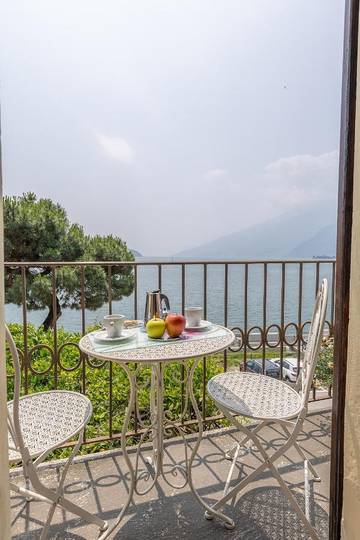 Gîte pour 2 personnes, avec vue ainsi que vue sur le lac et terrasse, animaux acceptés à Domaso