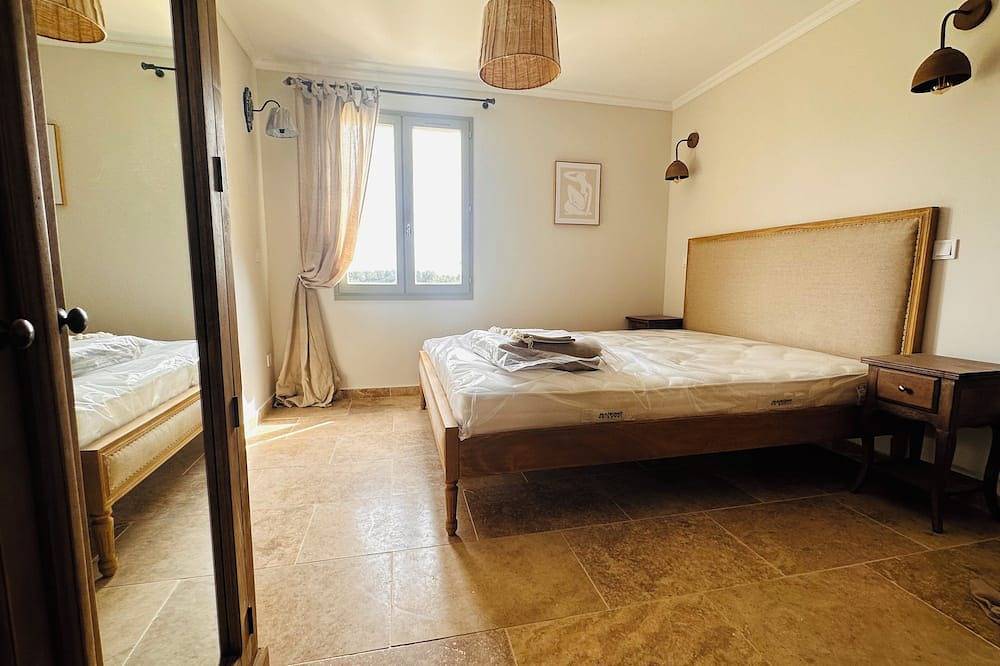 Ganze Wohnung, 2 Bedroom,  2 Bathroom Apartment near Lourmarin  - Apartment 1 in Vaugines, Regionaler Naturpark Luberon